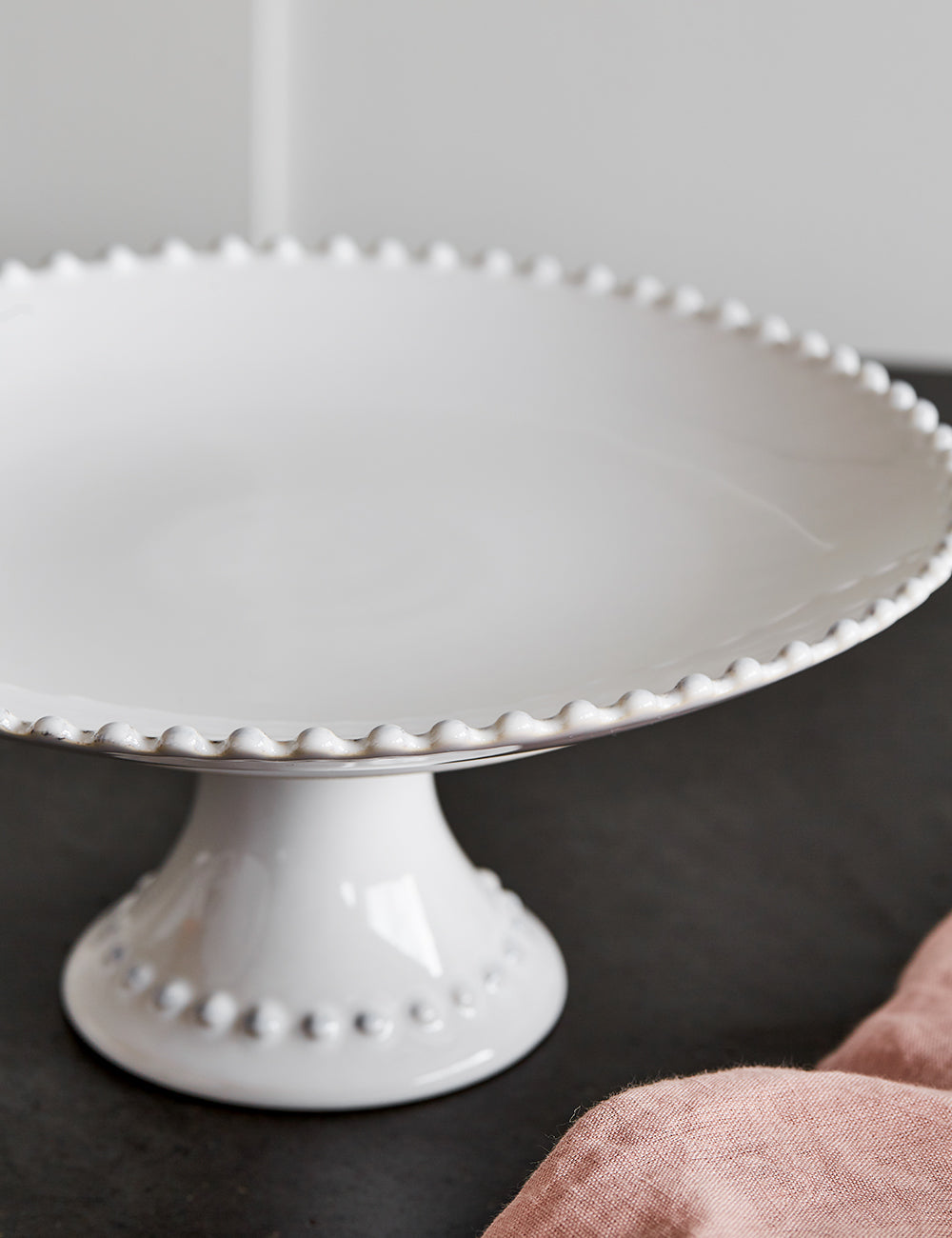 White Pearl Stoneware Centrepiece Footed Plate Detail