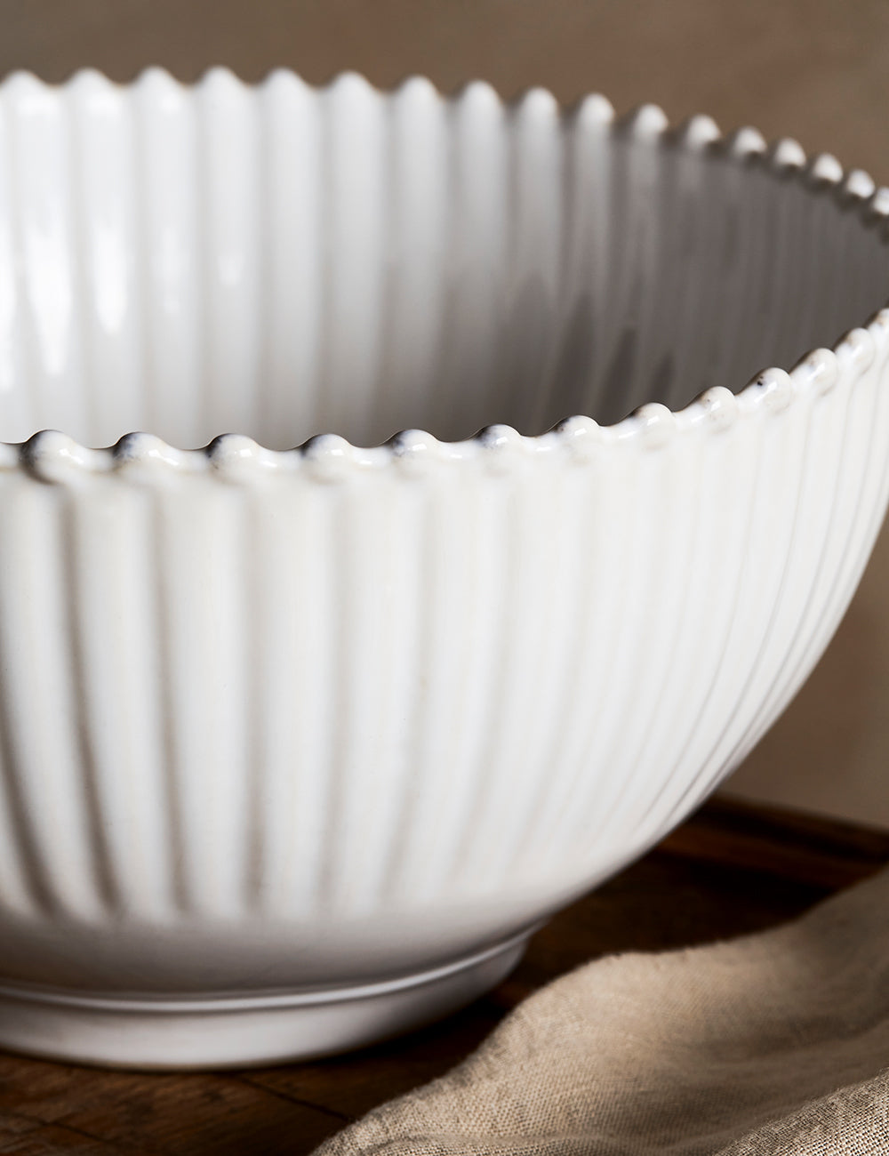 White Pearl Stoneware Serving Bowl Detail