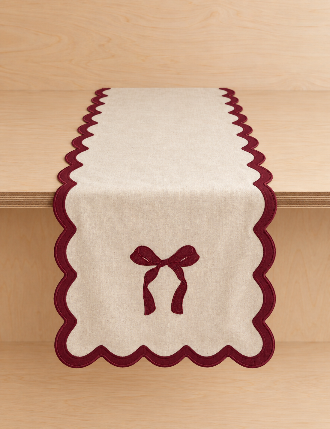 Heritage Scallop Bow Table Runner