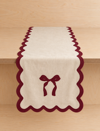 Heritage Scallop Bow Table Runner