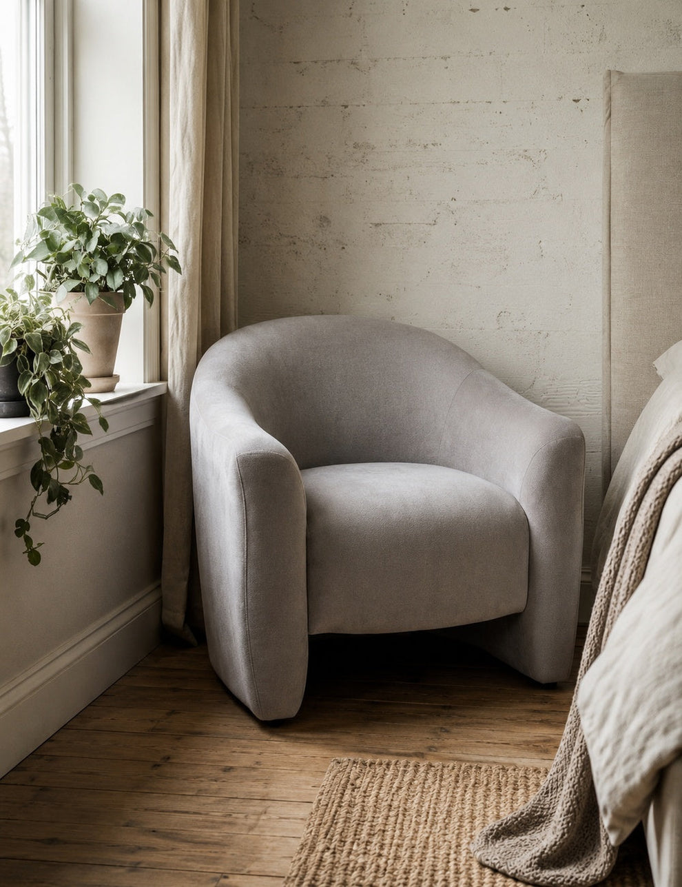 Elio armchair in pebble