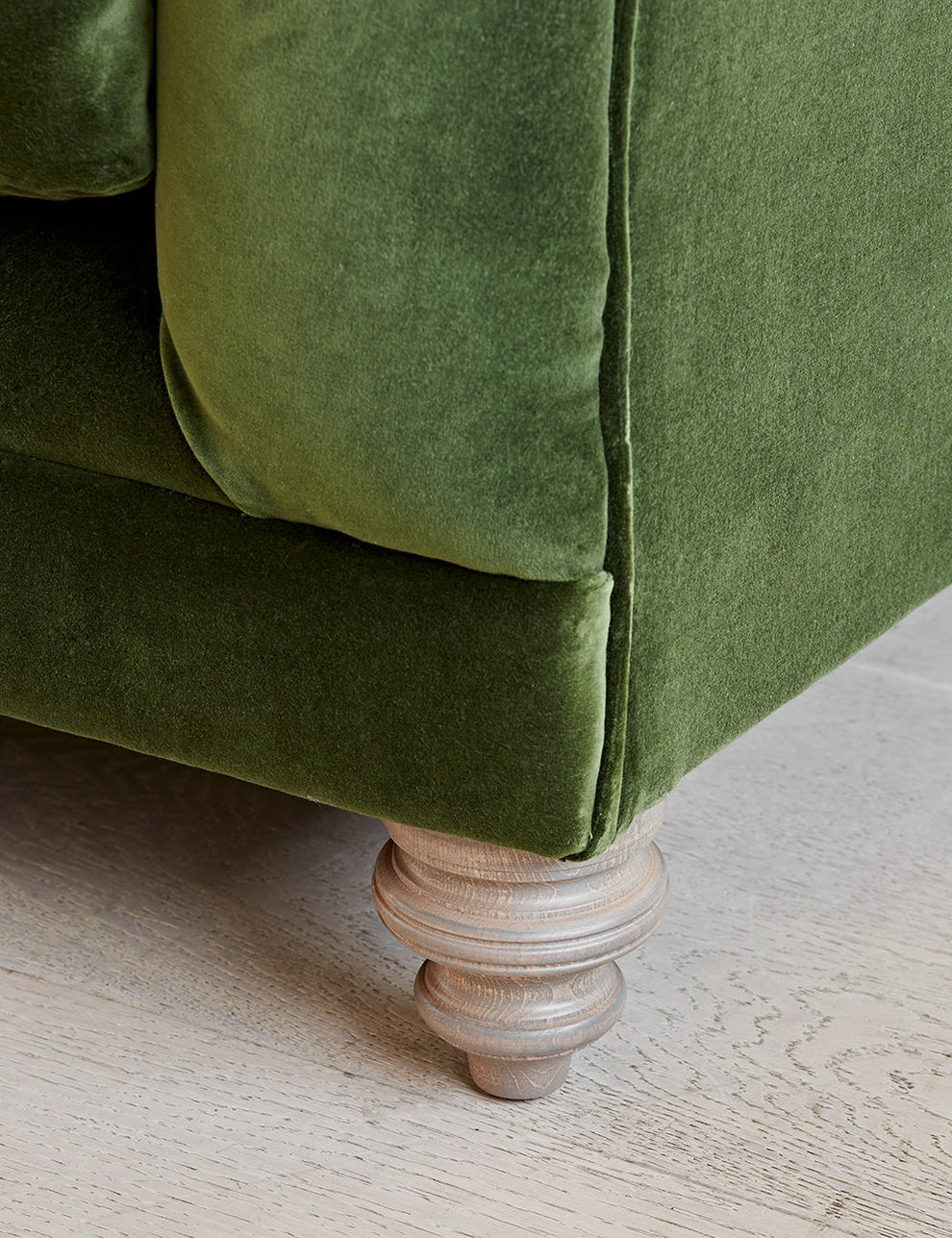 Oscar Love Seat