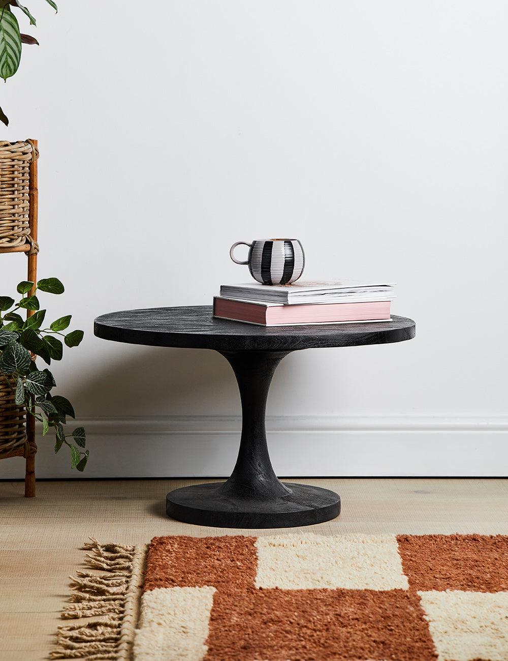Black mango wood coffee table discount