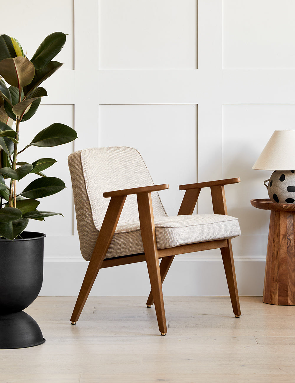 Jozef chierowski 366 easy chair hotsell