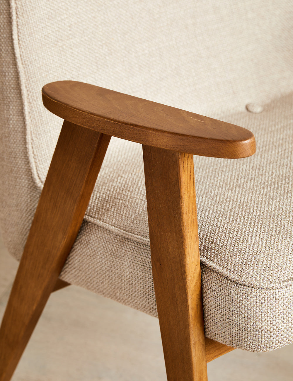 Jozef chierowski deals 366 easy chair