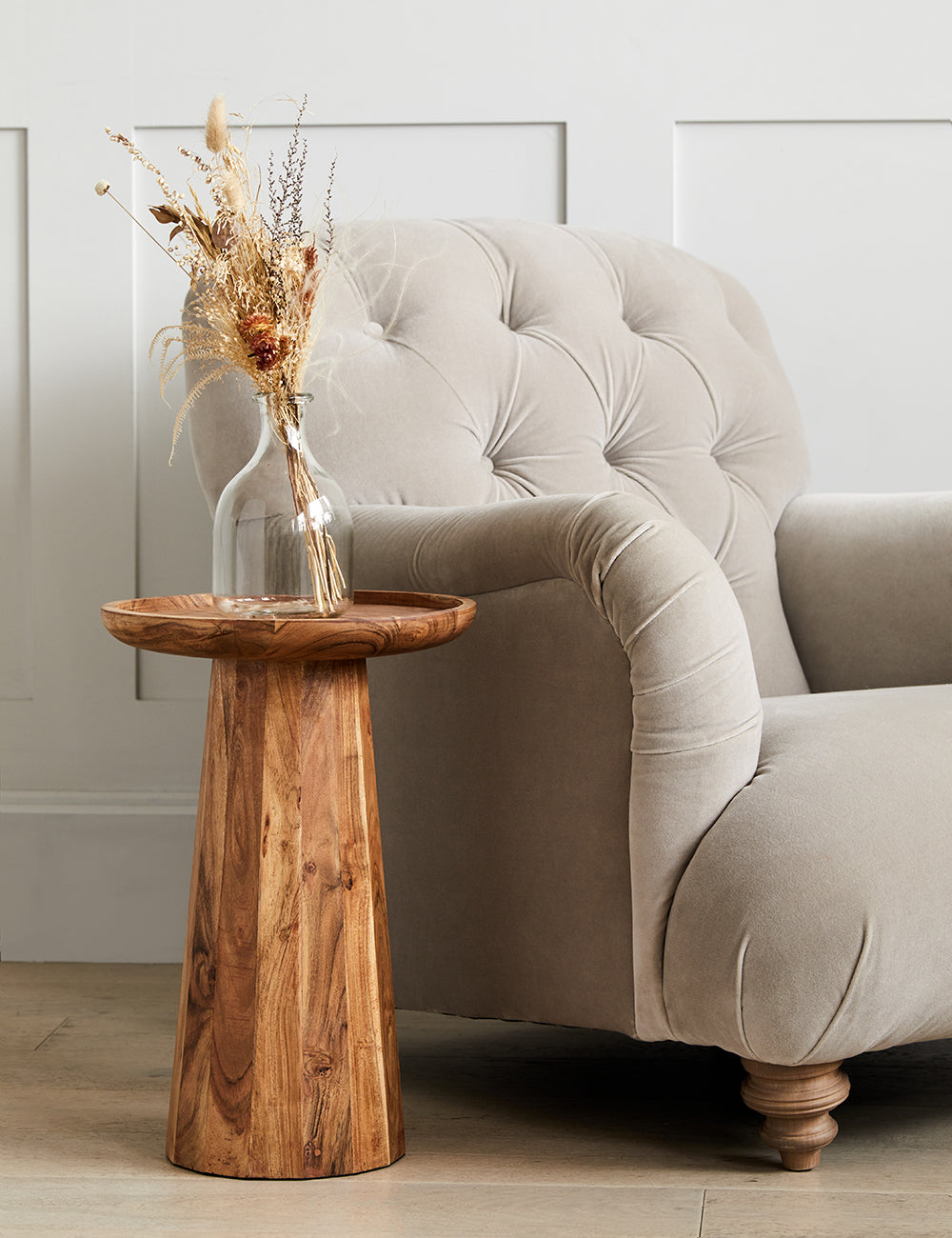 Tray top end shop table with storage