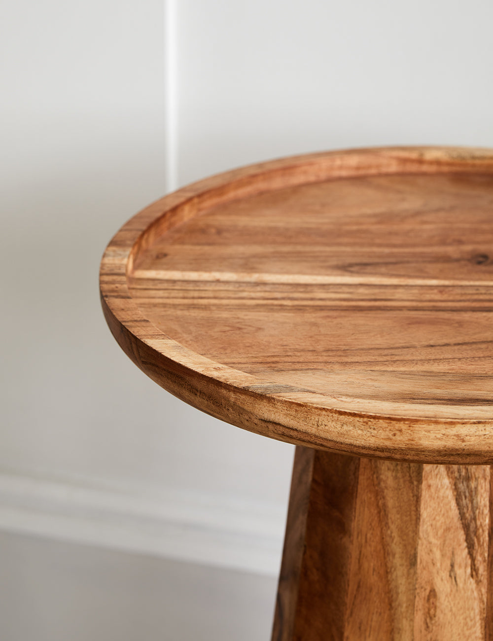 Round tray top top side table