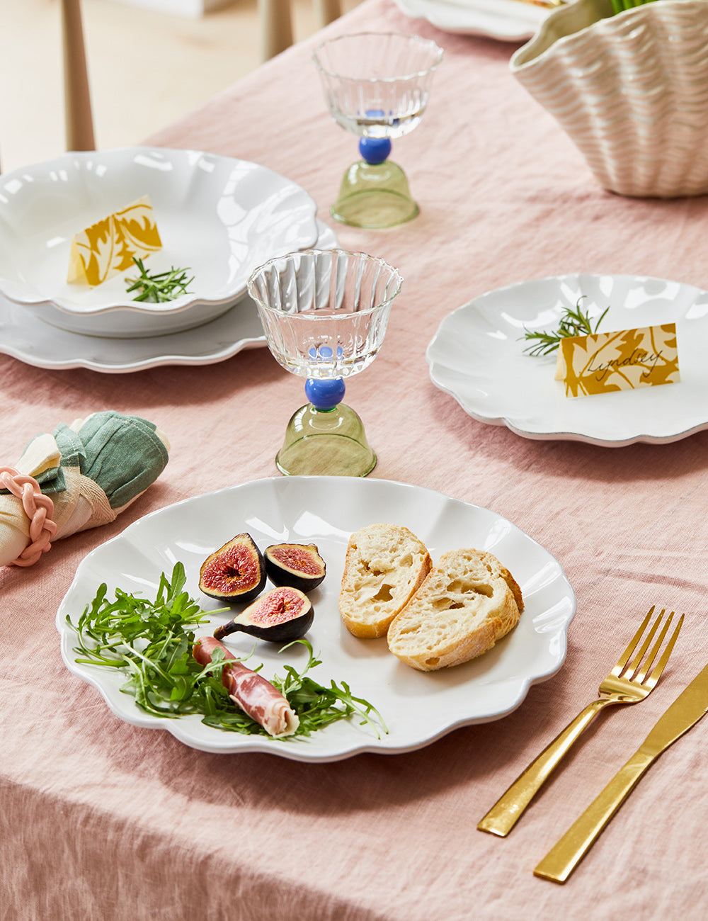 Cutlery plates outlet